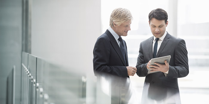 Businessmen with tablet | Atradius 