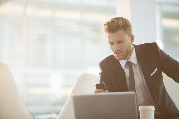 Young Man with Smartphone | Atradius